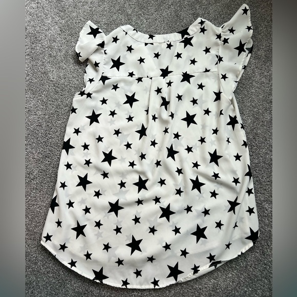 Women’s Loose Blouse with Flutter Sleeves - Picture 2 of 3